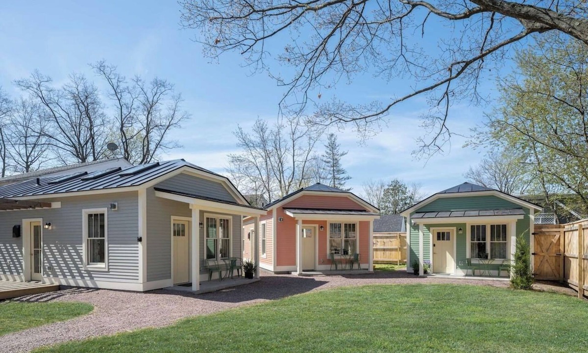 New North End House | Bungalow + 3 Cottages, Whole Estate Sleeps 20