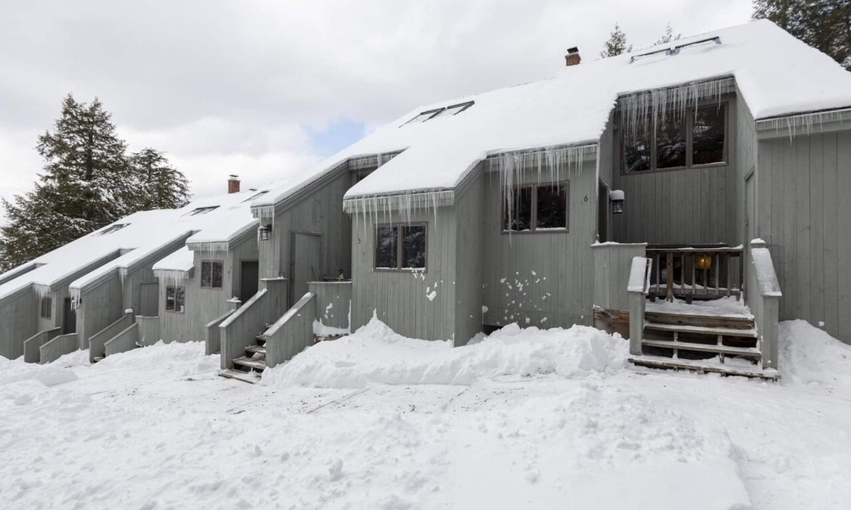 East Burke Condo | Burke Mt. Wintergreen Slopeside Condo, Ski in & out, rustic decor, pet friendly