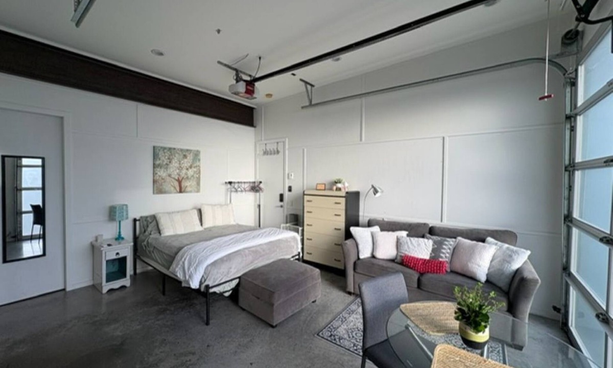 Saanich West Apartment | Burnside Getaway