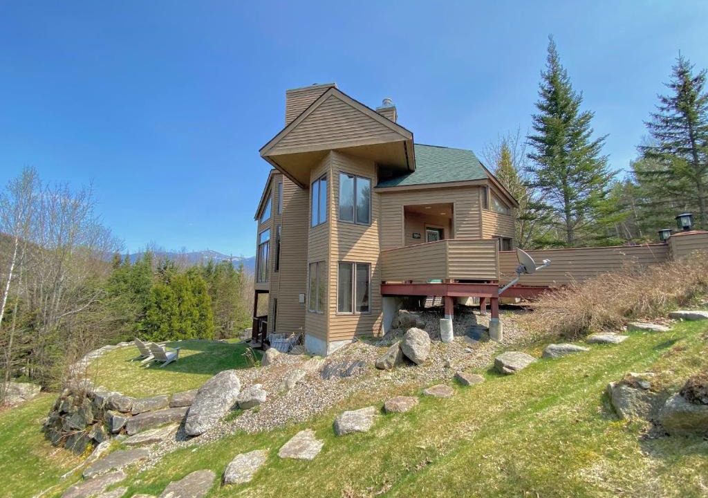 Carroll Villa | C3 Crawford Ridge Townhome with Mt Washington views - just a short walk from ski lodge and slopes