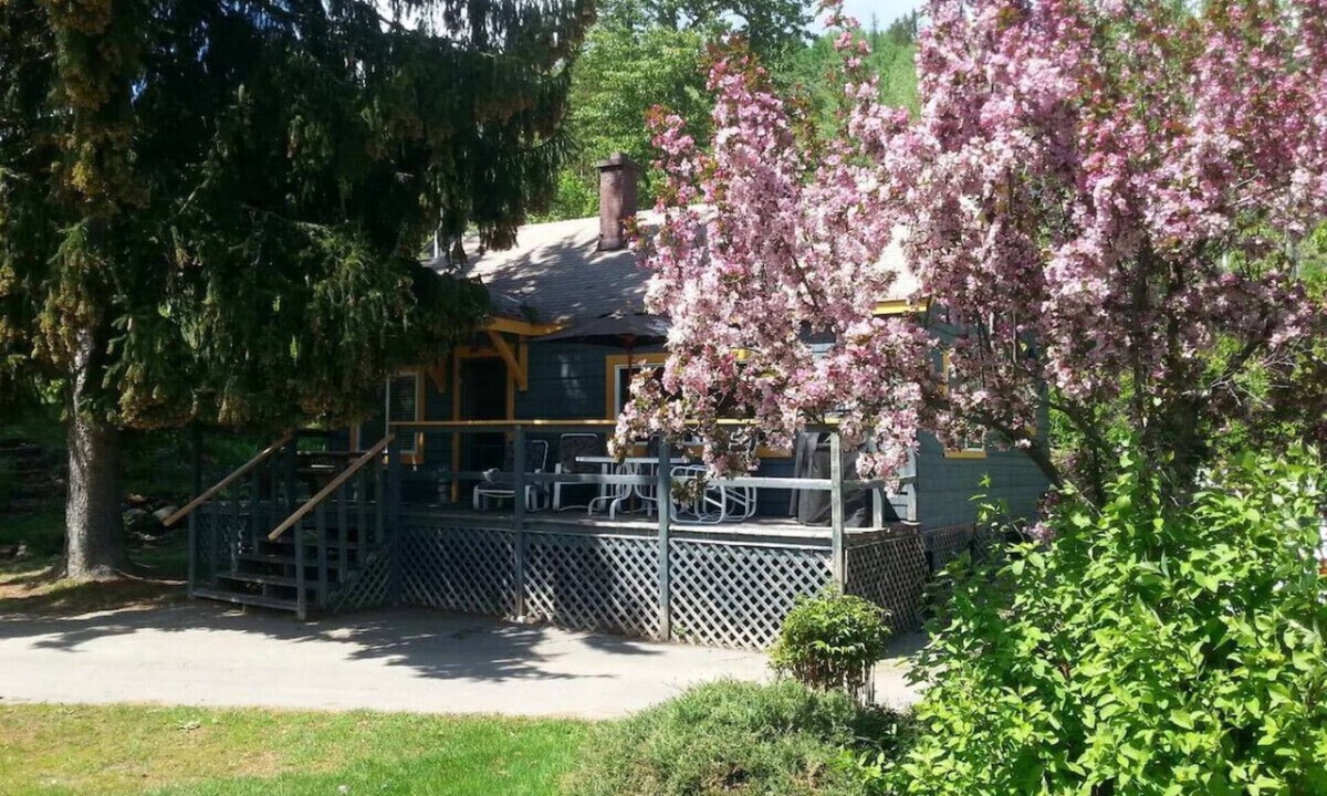 Rossland Cabin | Cabin on 1st Tee - Redstone Resort