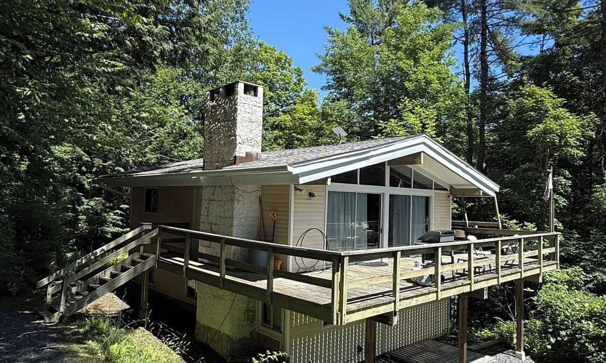 Windsor Cabin | Cabin on the hill Ascutney Vt - 4 bedrooms