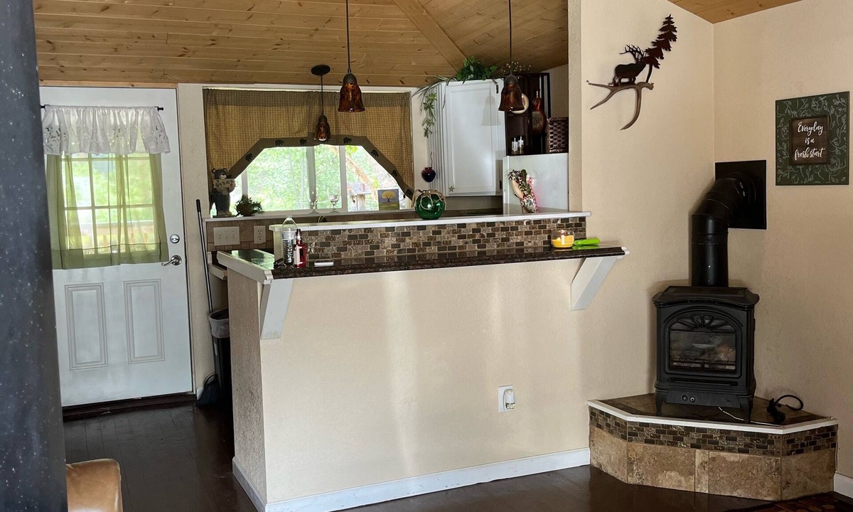 Drake Resort | Cabin on the river ! with HOT TUB on the deck only 5 min to Estes park nice!