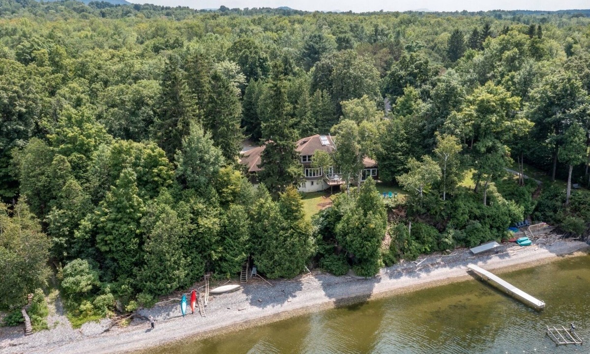 Shelburne Cottage | Camp Roosevelt 5 Bedroom Cottage by RedAwning