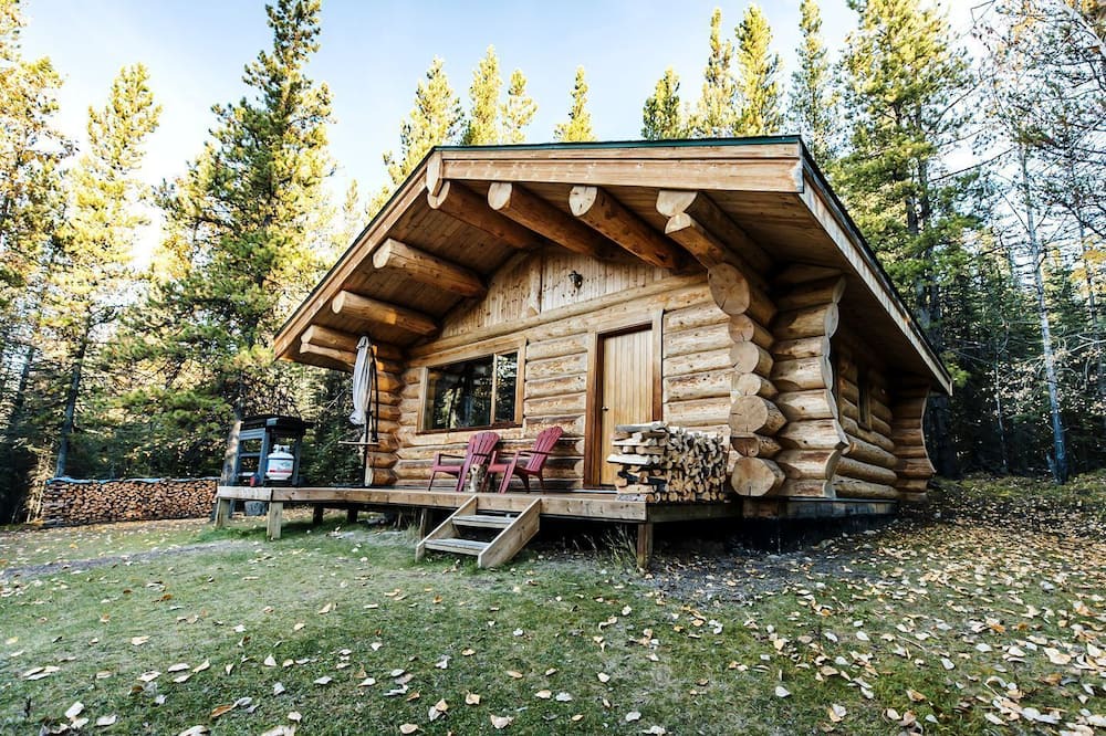 Rock Lake Cabin | Canadian Glamping Cabin for a Mountainside Getaway