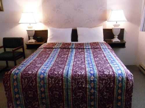 Boston Bar Hotel | Canyon Alpine Motel