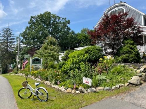 Wolfeboro Apartment | Caretakers Apartment-Split level Full Bed with European Bath Pet Friendly fee applies