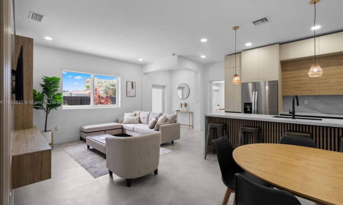 Flagami House | Casa Gabriel, Comfortable and spacious private home 15 minutes from downtown Miami!