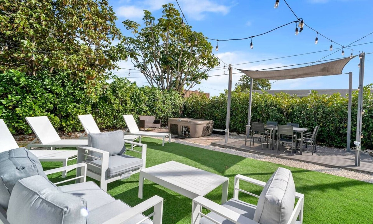 Hallandale Beach House | Casa Playa - 8 min to beach