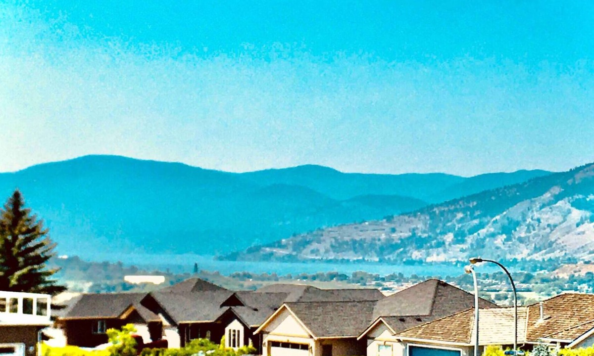 Vernon House | Casa Sol: gorgeous 6 bdrm lakeview home - pool hot tub, close to beach & pet ok!