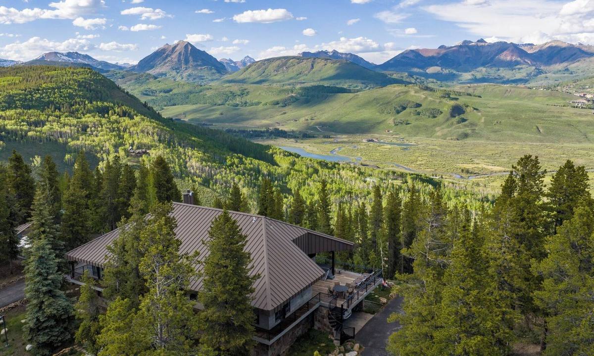 Crested Butte House | CB Luxury Retreat: 70 Acres, Epic Views, Hot Tub, En-Suites, 10 Min to Town