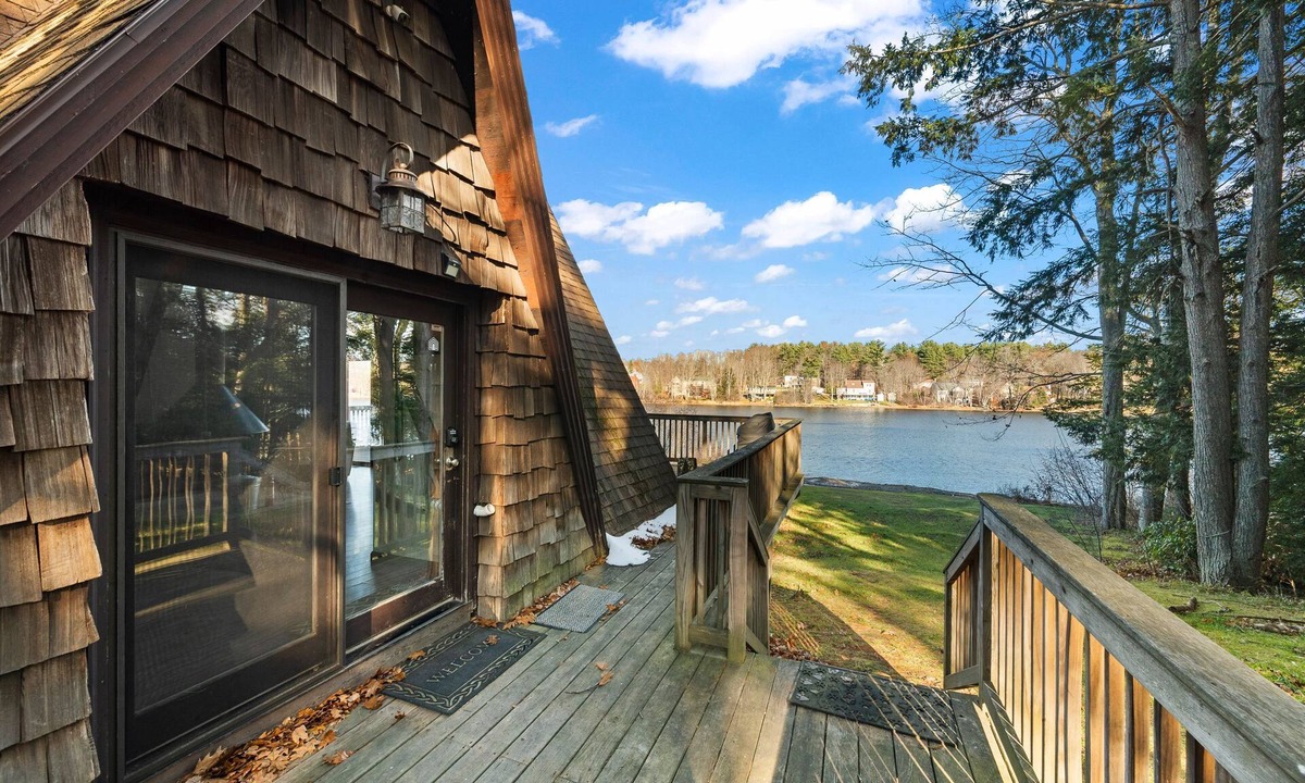 Barnstead House | Center Barnstead Lake House - Center Barnstead, NH