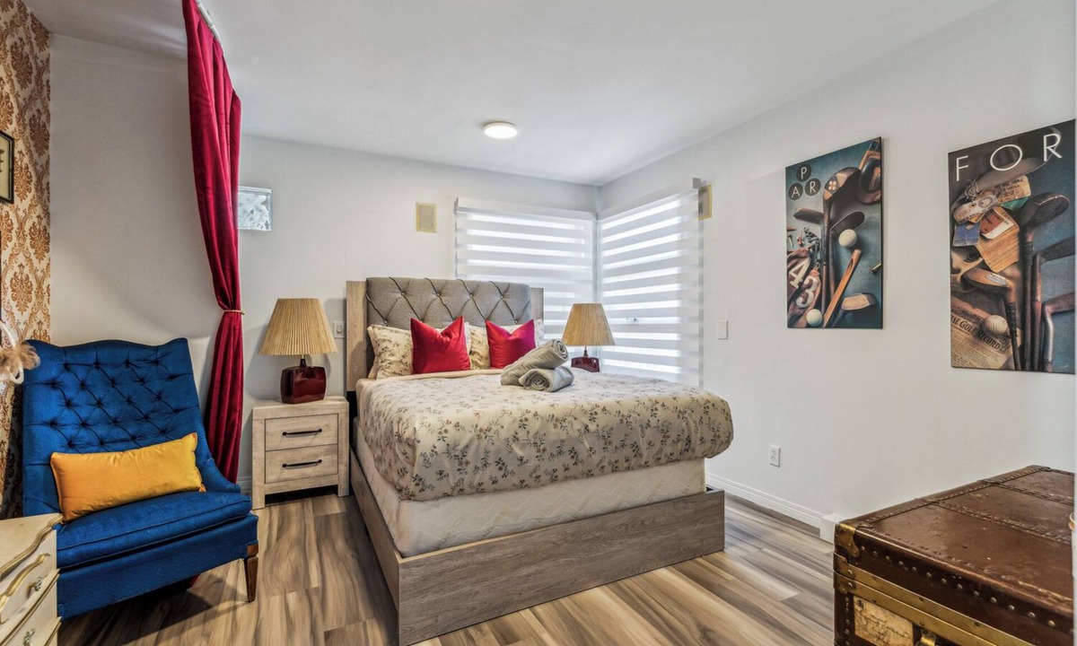 Hillhurst House | Central 3BR Home | Sleeps 8, 4 Beds + 2 Bathrooms