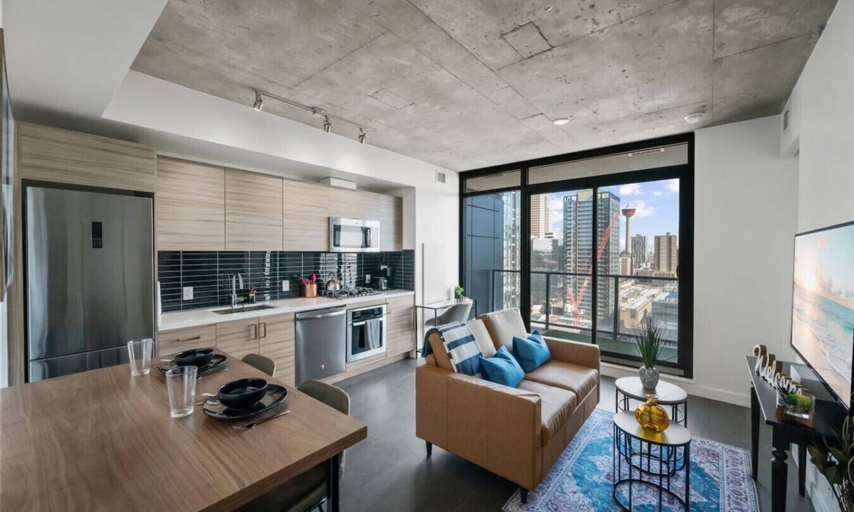 Connaught Condo | Cgy Tower Views | Mins to Stampede | Gym