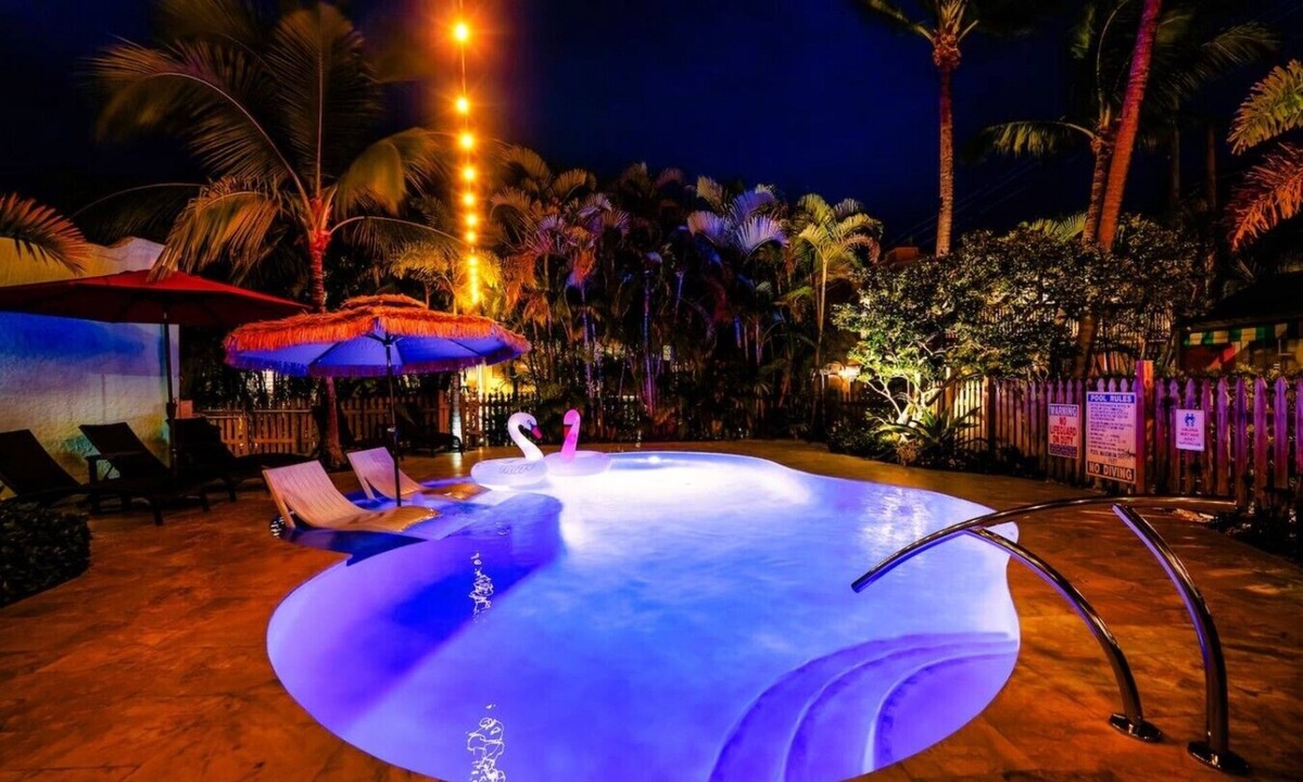 Grandview Heights House | Charleston House | Heated Pool and Screened Porch