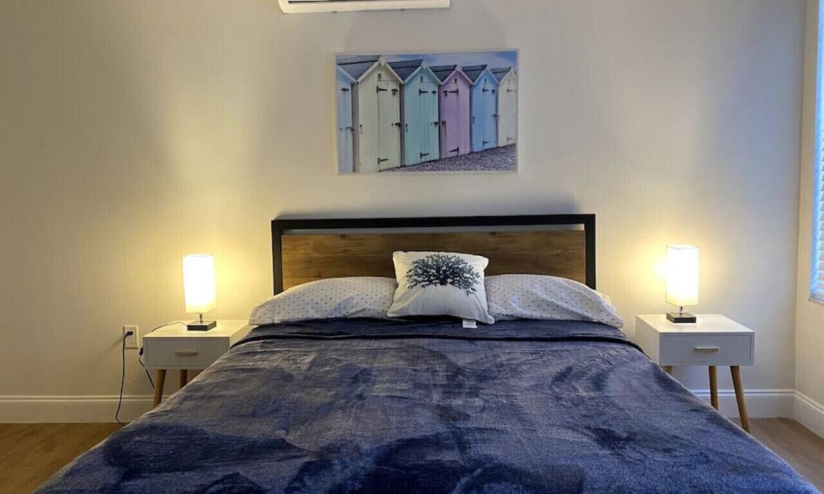 East Little Havana Apartment | Charming 1/1 apt w/parking on great location