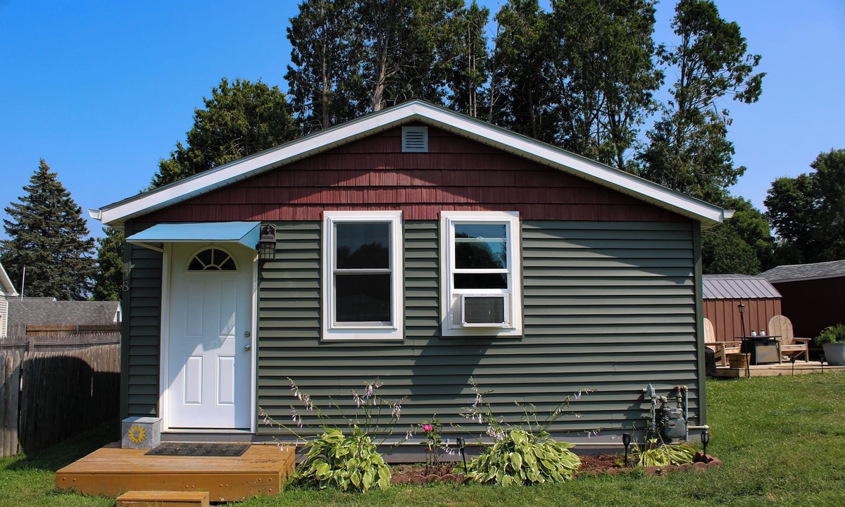 Malletts Bay Cottage | Charming 1-bedroom cottage lake views/access, Malletts Bay Colchester, AC, WiFi