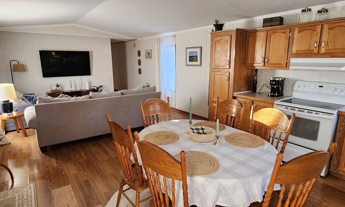 Northeast Entrance Badlands House | Charming 2-bedroom house with WiFi and AC in Interior.