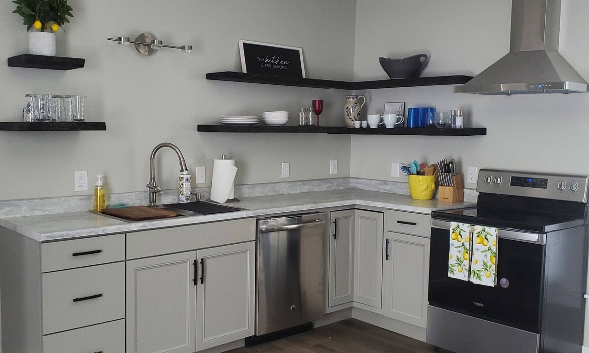 Bangor Apartment | Charming 2-bedroom, sofa bed, apartment with AC, WiFi in peaceful Bangor