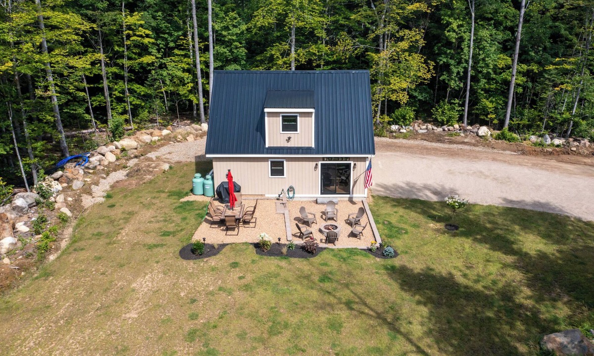 Bartlett Cabin | Charming 3-bedroom cabin with AC in Bartlett mins from Storyland & hiking