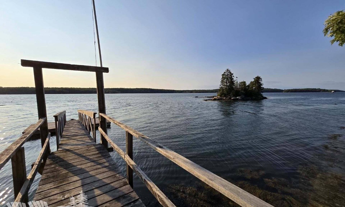 Boothbay House | Charming 3-bedroom cabin in Boothbay with waterfront views and outdoor dining.