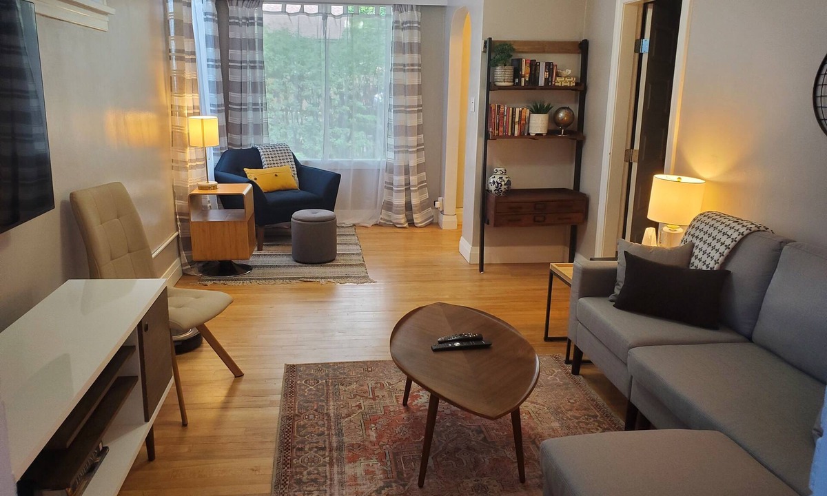 Saskatoon House | Charming 3 bedroom house close to downtown!