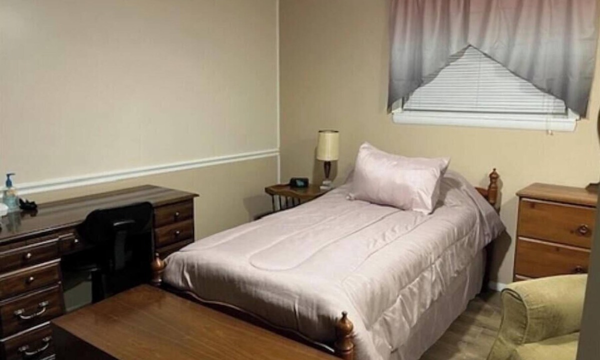 Norton House | Charming 3-bedroom house with AC and WiFi in Norton, near Akron and Cleveland