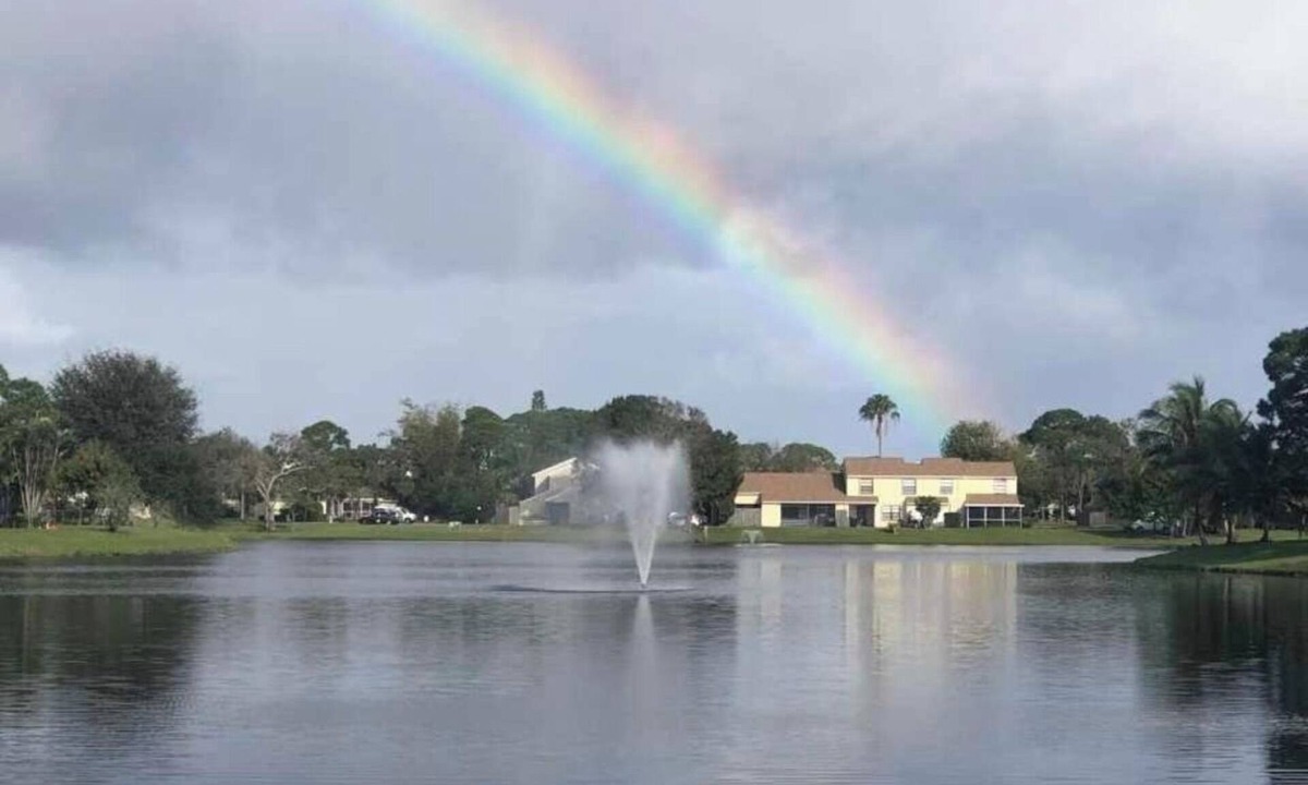 Jupiter Village House | Charming 3-bedroom pool home on the lake with spectacular sunsets & close to all
