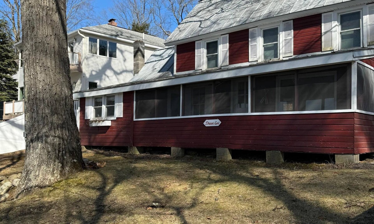 Queensbury Cabin | Charming 4-bedroom Lake Front Cabin on Glen Lake