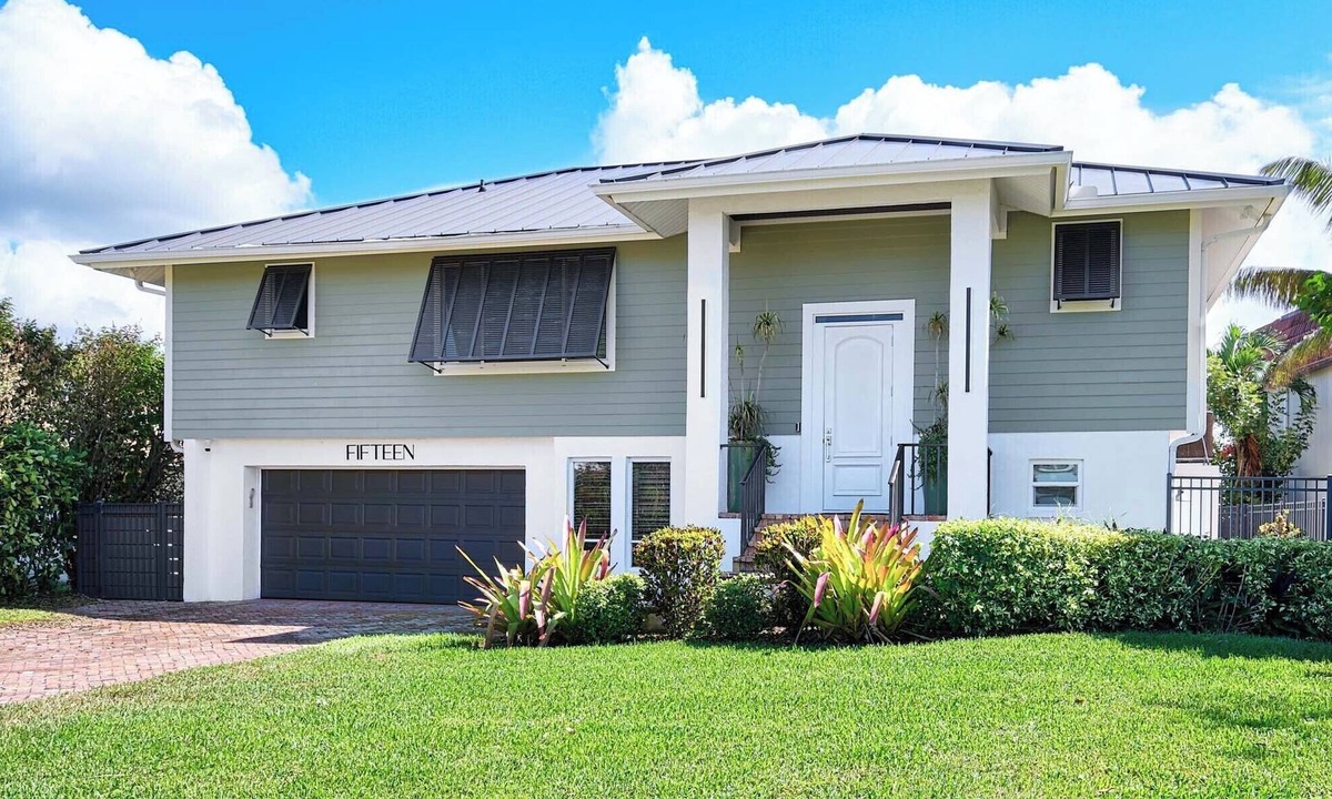 Isles of Capri House | Charming 4 bedrooms, Pool, Dock, Bay View on Isles Of Capri, Naples Marco Island
