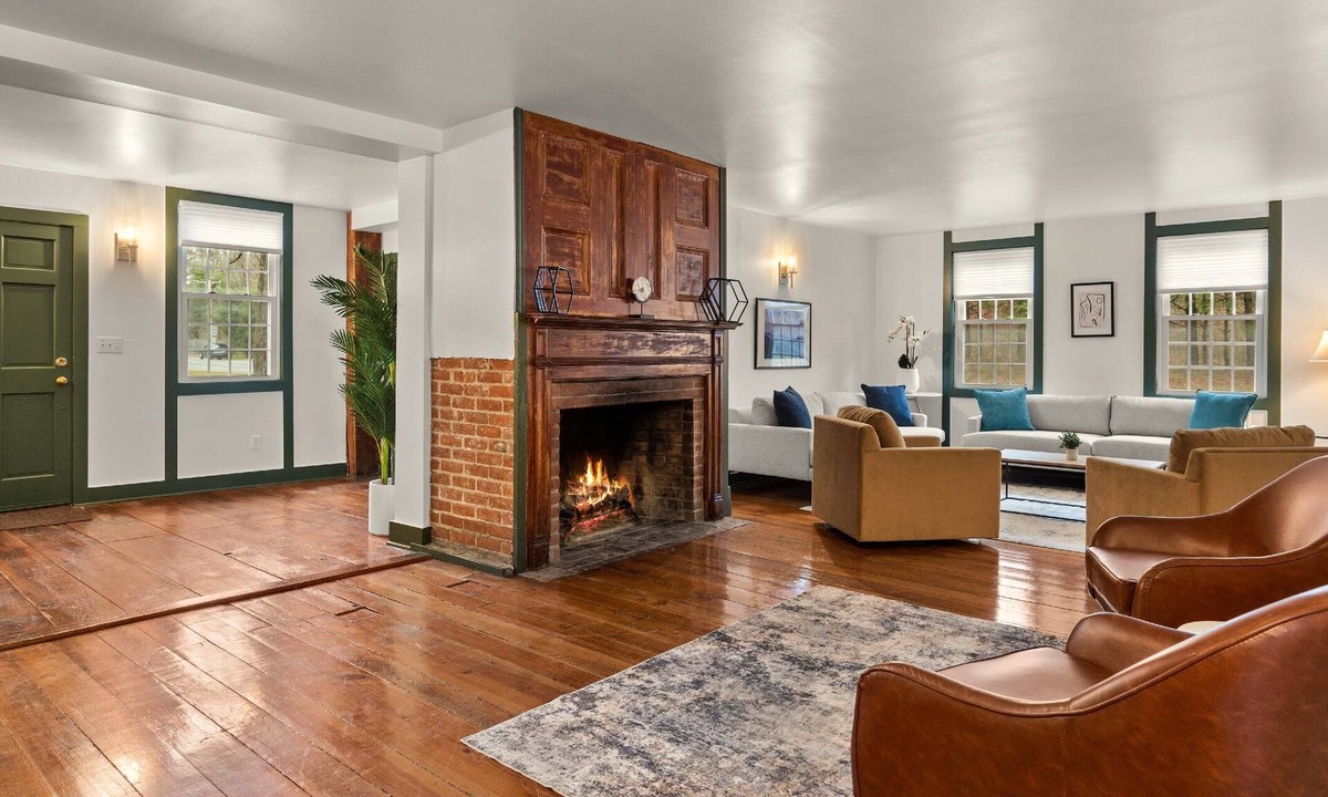 North Egremont House | Charming 7-BR 1800s Retreat 8-Min to Catamount