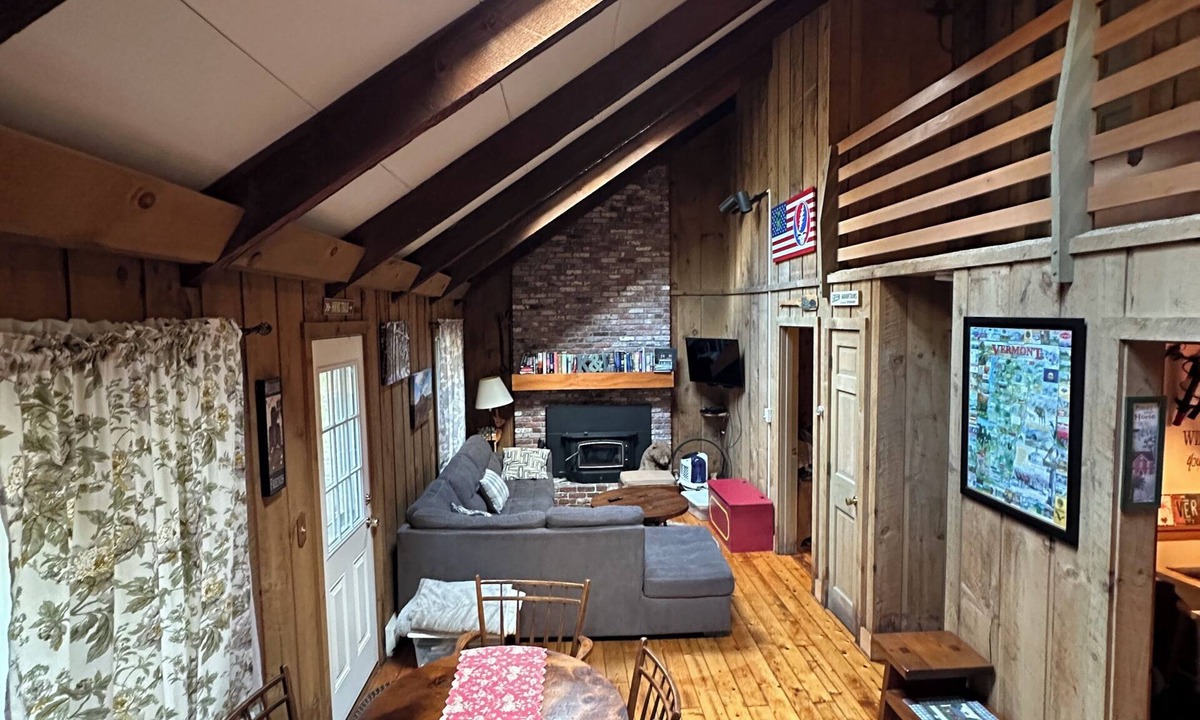 Stratton and Bromley Ski Areas House | Charming and cozy 3-bedroom house in Manchester for relaxing stays
