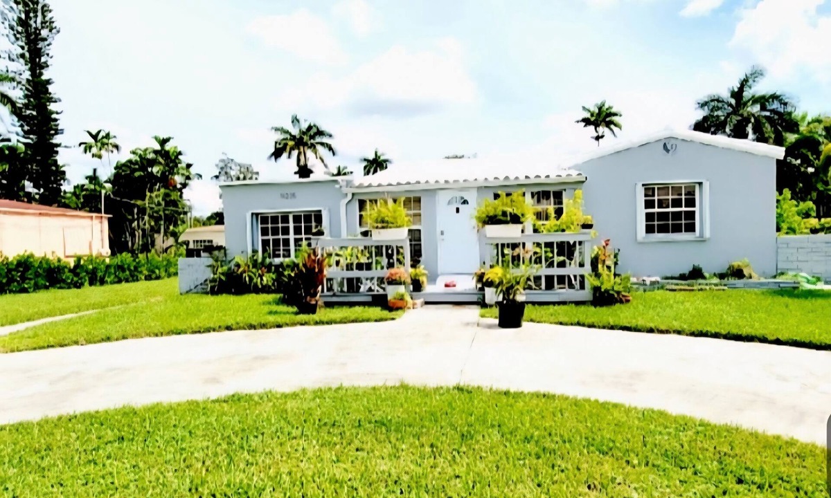 Golden Glades House | Charming centrally located 2-bedroom house with oversized backyard and gazebo.