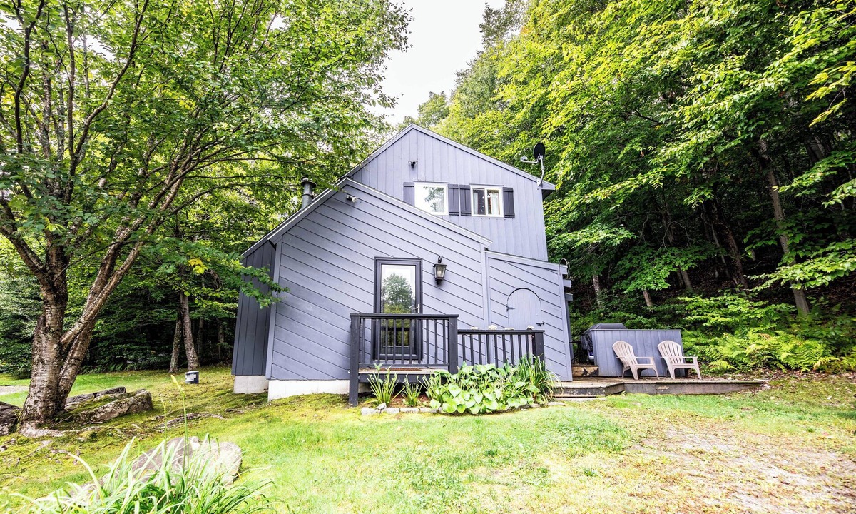 West Dover Ski Chalet | Charming chalet with hot tub, ski shuttle, ski home trail