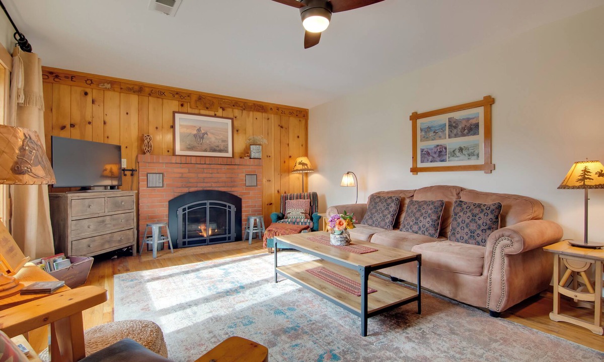 Estes Park Cabin | Charming Estes Park Cabin w/2 Private Patios!
