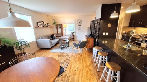 Crescent Heights Apartment | Charming Inner City Home