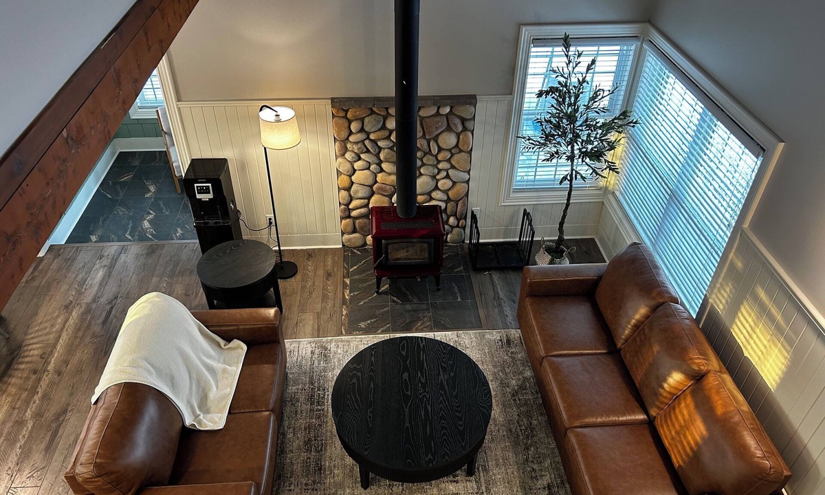 Fowler Lake Cabin | Charming, Modern-Rustic Cabin w/Jacuzzi at Fowler Lake, SK