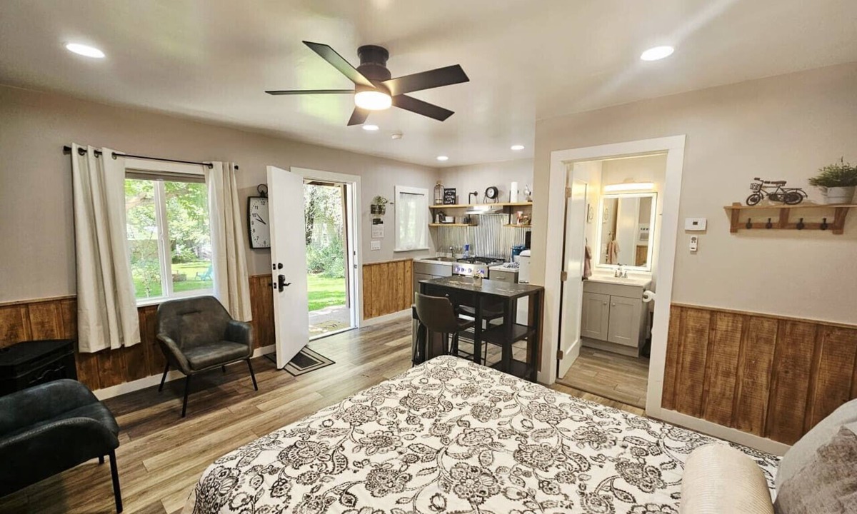 Glenwood Springs Cabin | Charming Remodeled Cabin #9 Fire Pit, Near Springs
