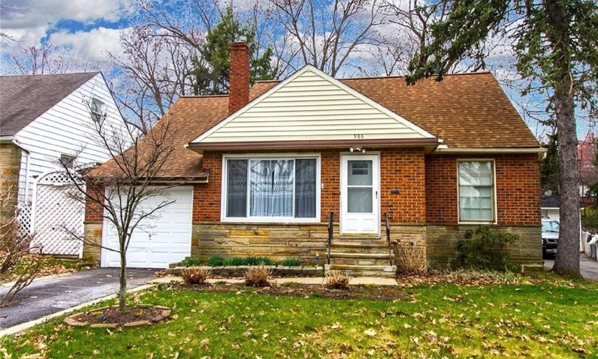 Cleveland Heights House | Charming Stone Cottage-20 min to CCF/CWRU/UH