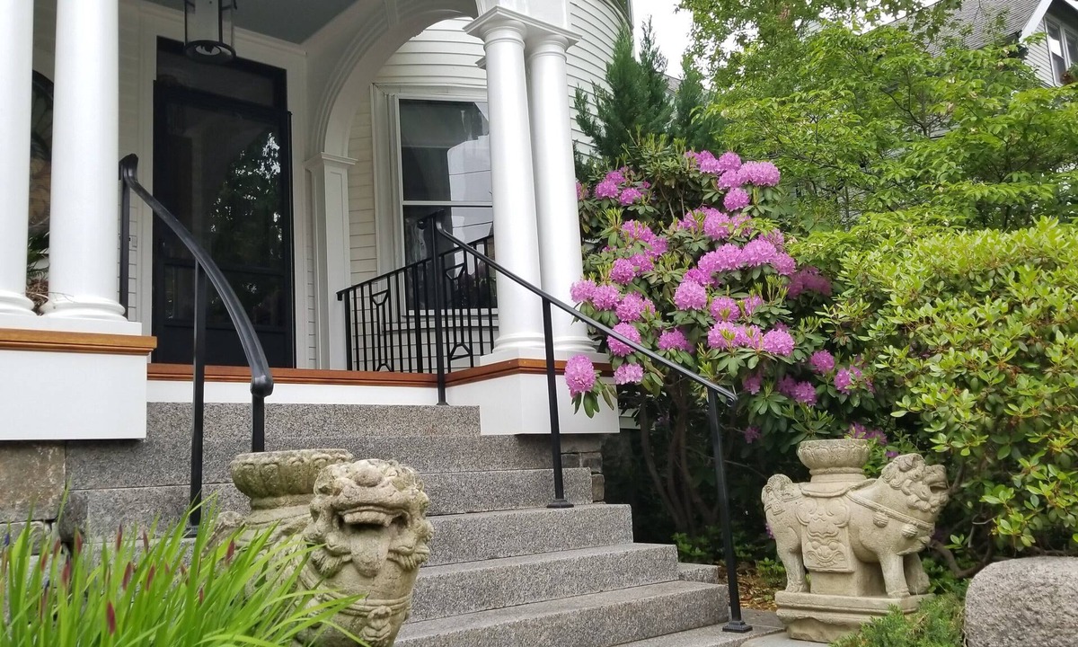 Jamaica Plain Apartment | Charming Tree Top Victorian - Two Bedroom Retreat