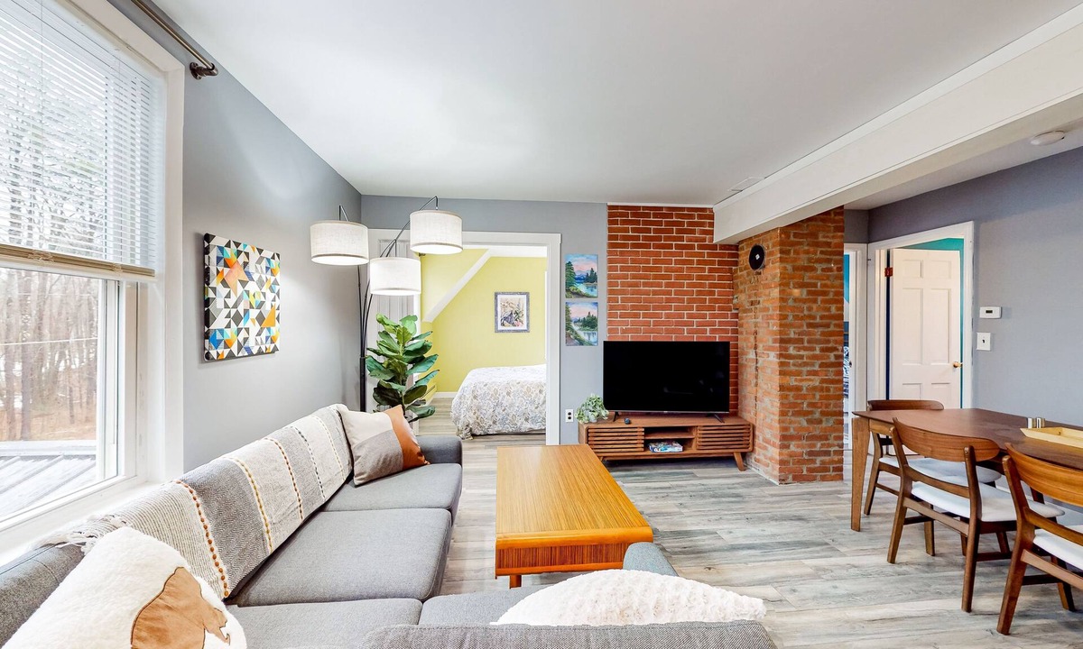Bartlett Condo | Charming, two-story home with a full kitchen, washer/dryer - near the slopes