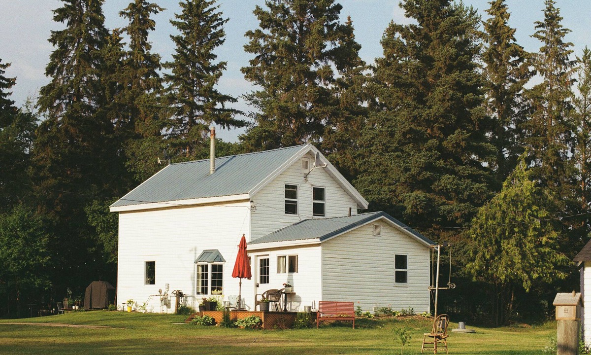 Central Alberta House | Charming Vintage Rabbit Farmhouse Escape