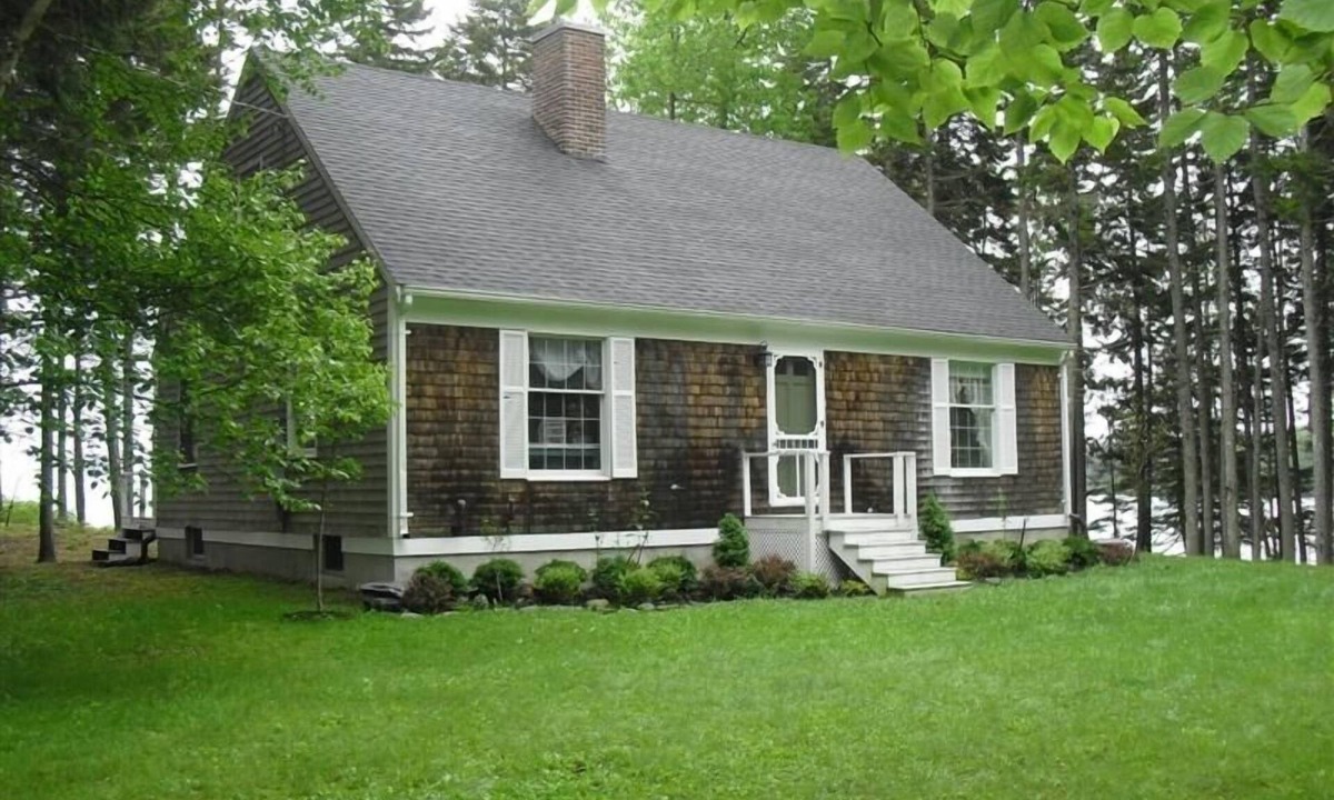 Islesboro Cottage | Charming Waterfront Cottage Just Steps from East Penobscot Bay