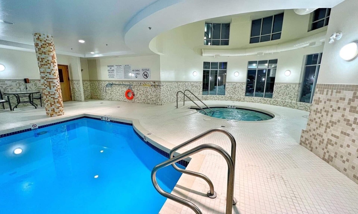 Bonnyville Hotel | Chateau Inn & Suites Bonnyville