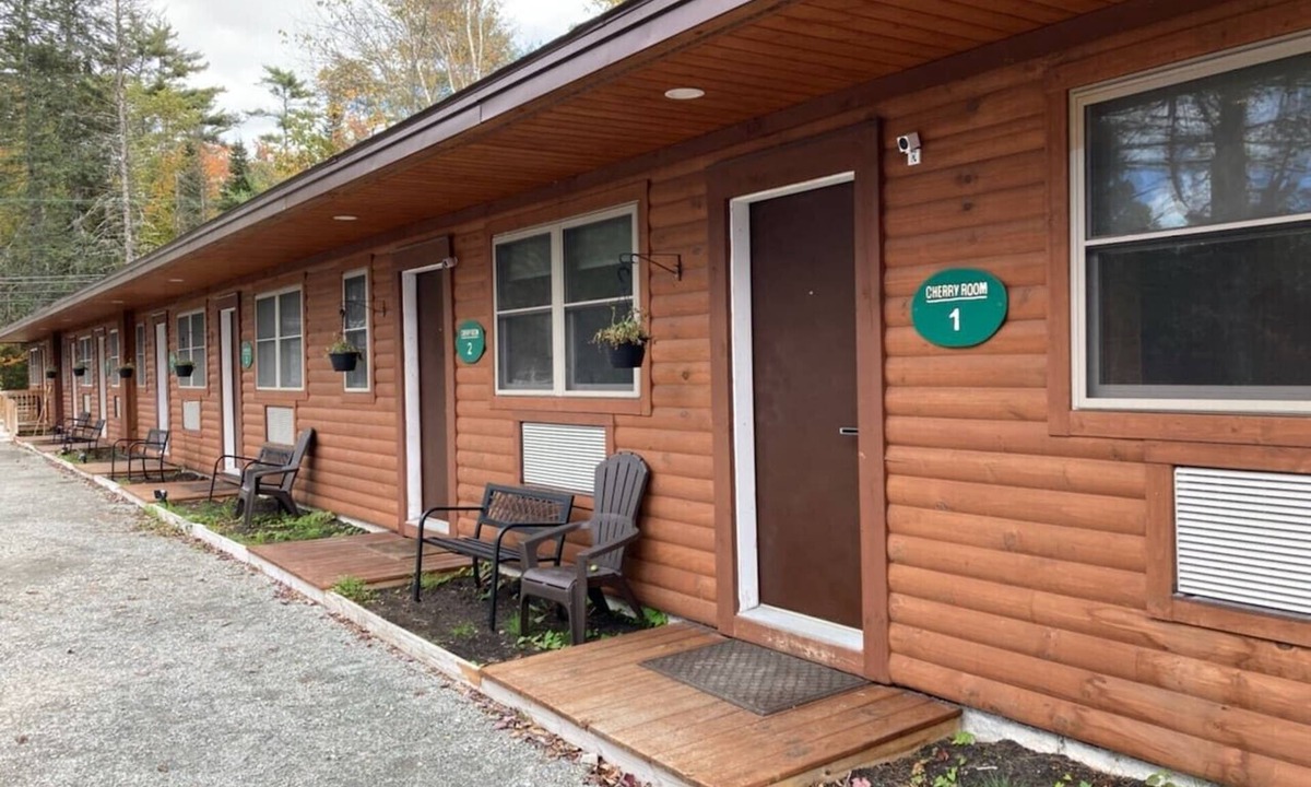 Bethlehem Resort | Cherry Lodge #3: Cozy King Room Retreat