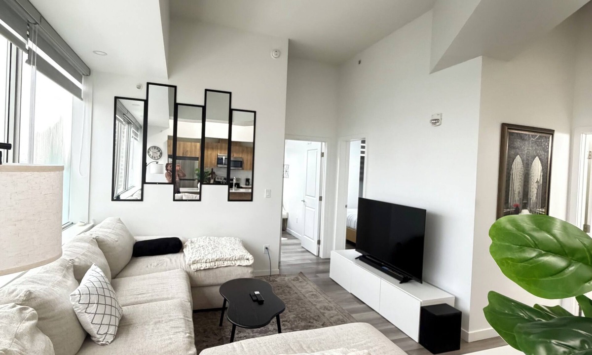 Downtown Edmonton Apartment | Chic 2BR Getaway | Room to Relax & Unwind