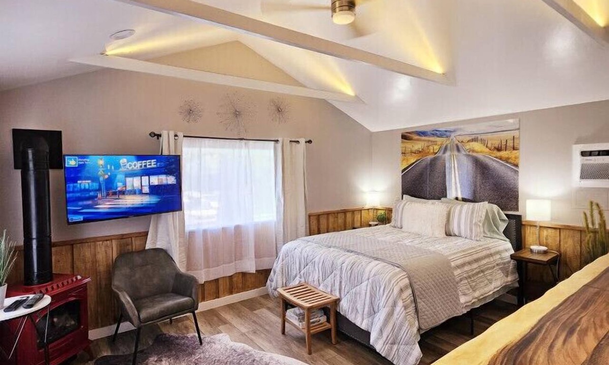 Glenwood Springs Cabin | Chic Cabin 5: Classy New Remodel, Full Kitchen & Mountain Backdrop