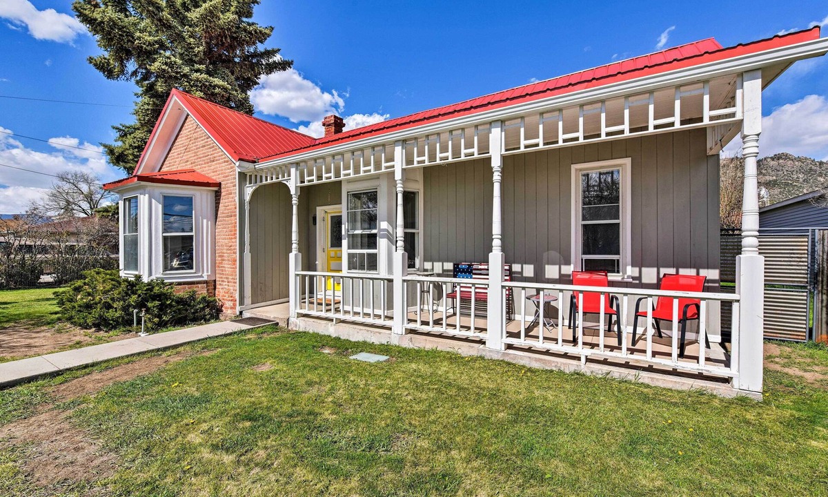 Buena Vista Cottage | Chic Downtown Home w/Grill, Steps to Main Street!