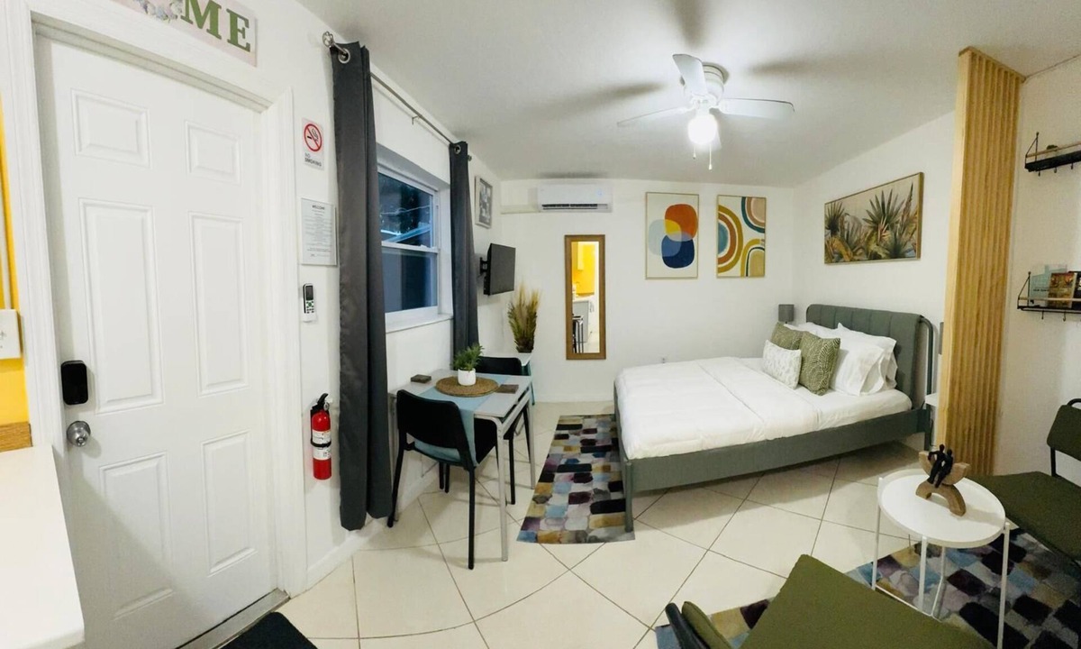 Driftwood Apartment | Chic Studio Minutes from Hard Rock Café Hollywood