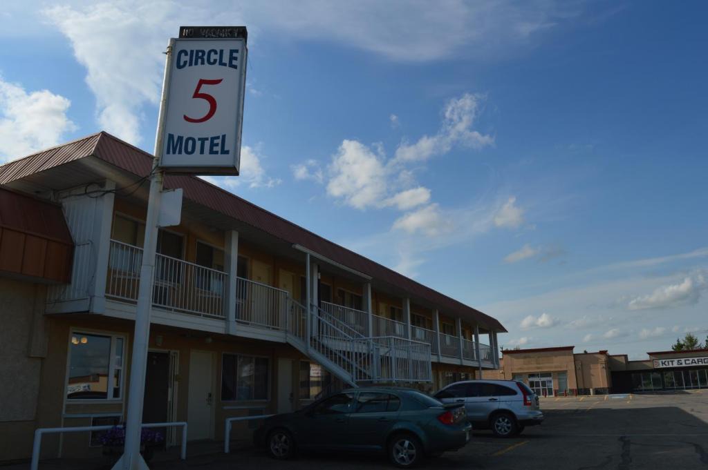 Olds Hotel | Circle 5 Motel